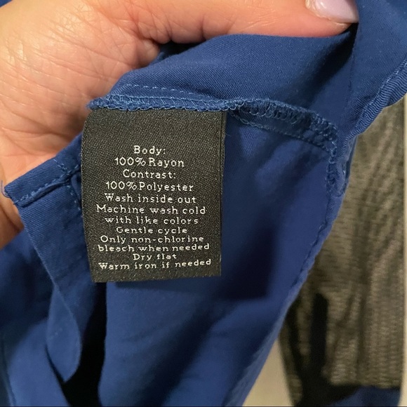 Rock & Republic Top Mesh Sleeves Size Medium - Picture 7 of 7